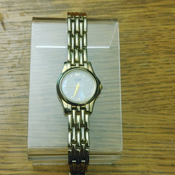 Citizen Quartz Watch Vintage Gold Tone Roman Numeral Dial Wristwatch Timeless main image 7